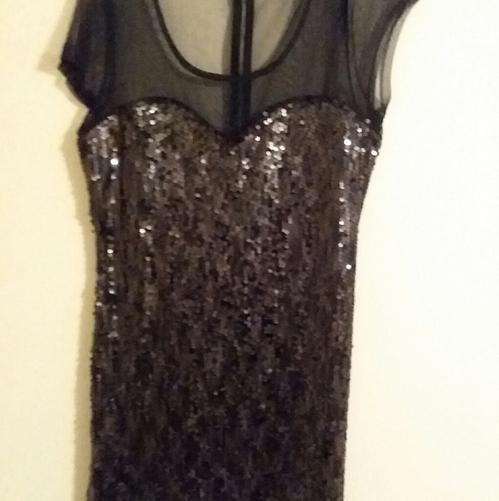 Sheer top cap sleeve black&pewter sequin mini dres